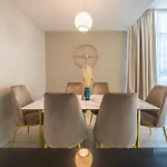 Modern Beachfront 1Br Apartment - Royal Bay Azizi