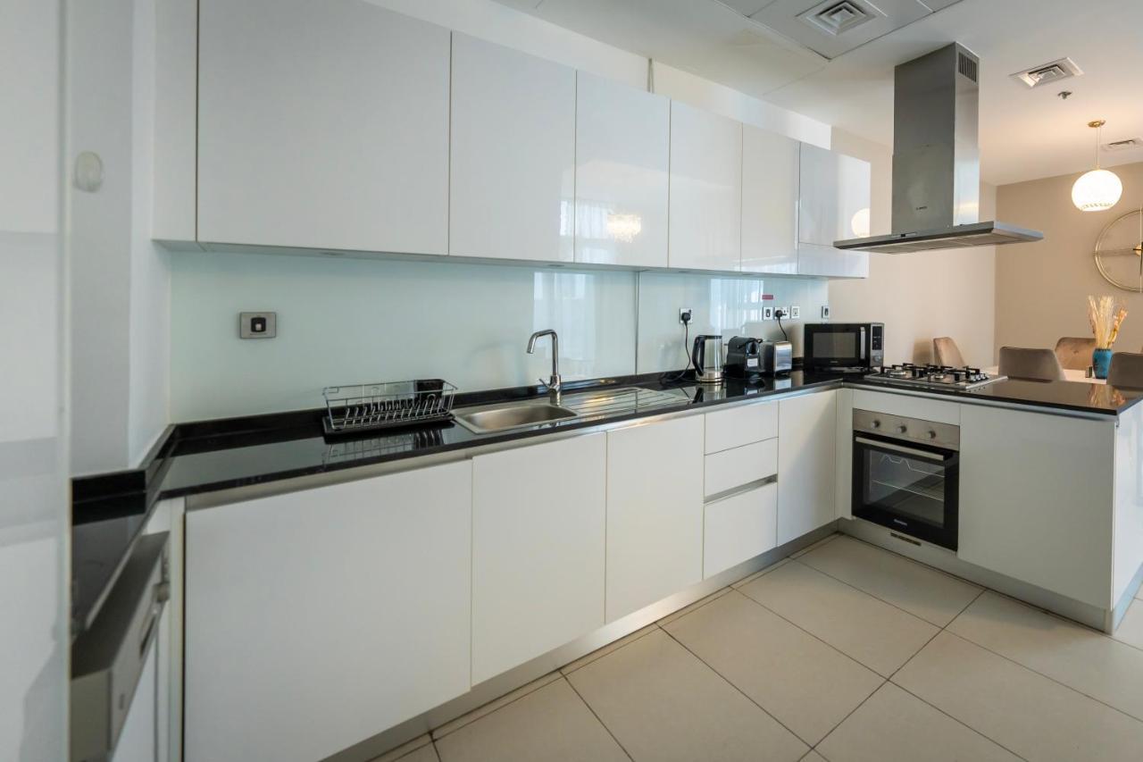 Modern Beachfront 1br - Royal Bay Azizi Apartment