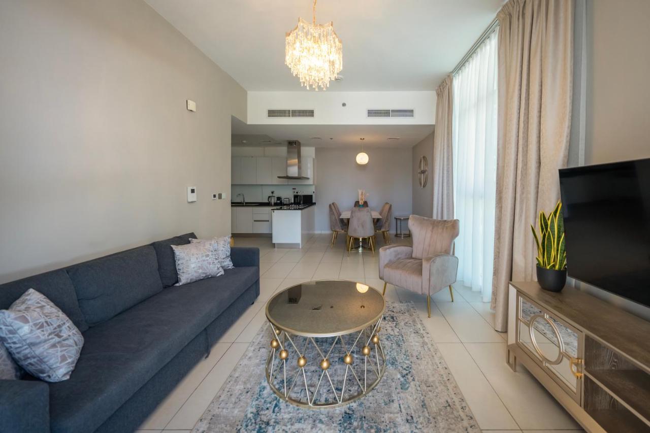Modern Beachfront 1br - Royal Bay Azizi Dubai