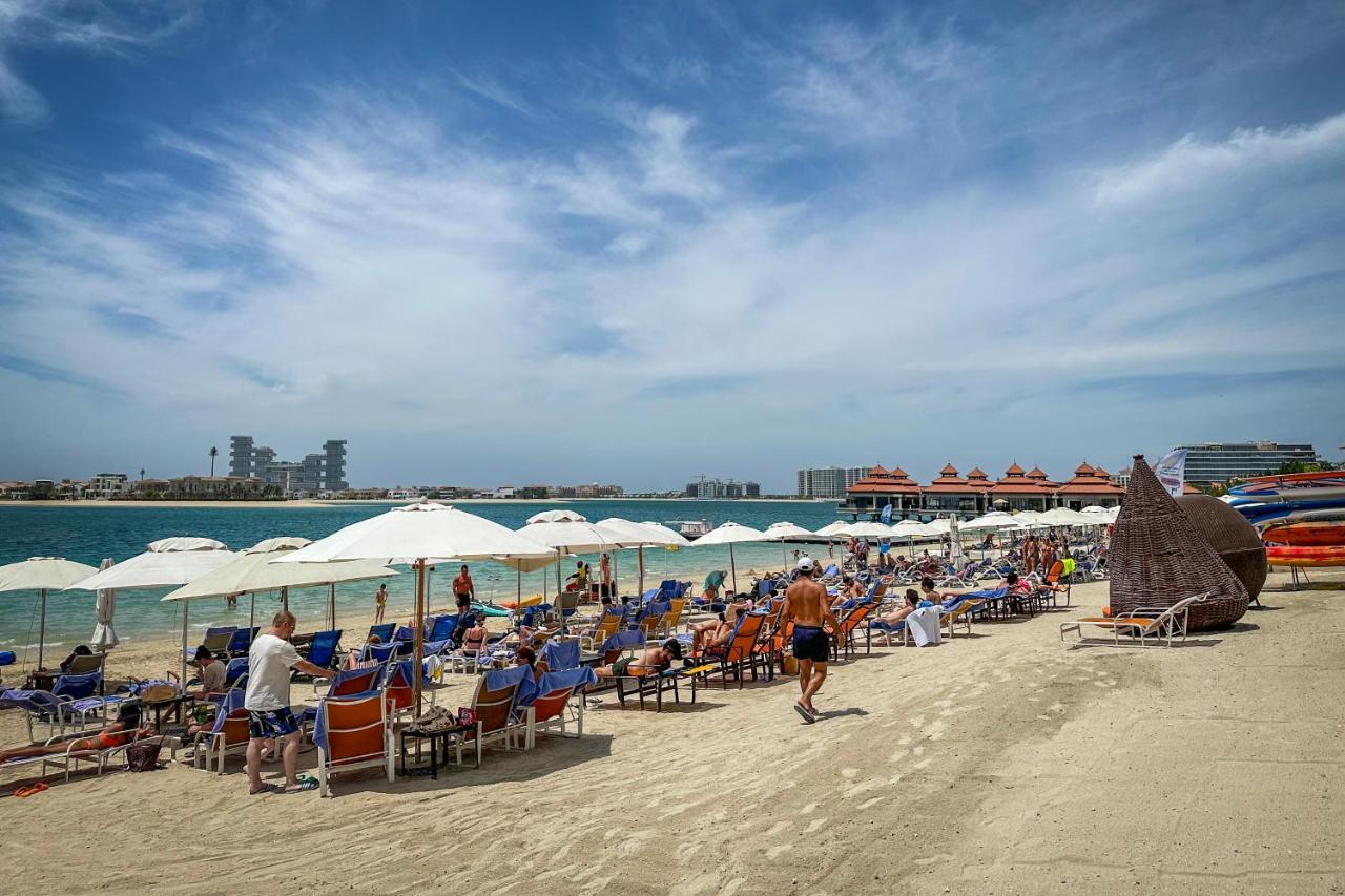 Modern Beachfront 1br - Royal Bay Azizi Apartment