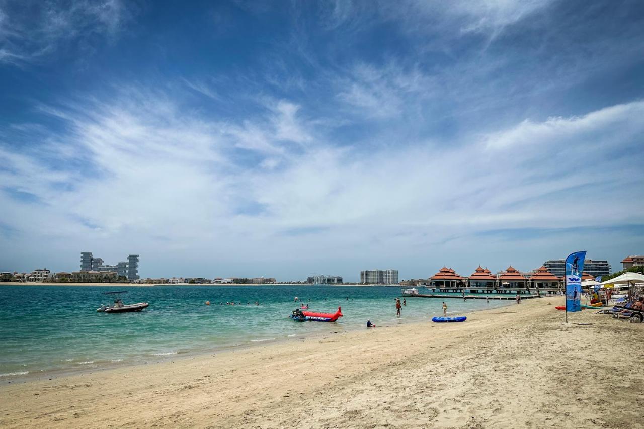 Modern Beachfront 1br - Royal Bay Azizi Apartment