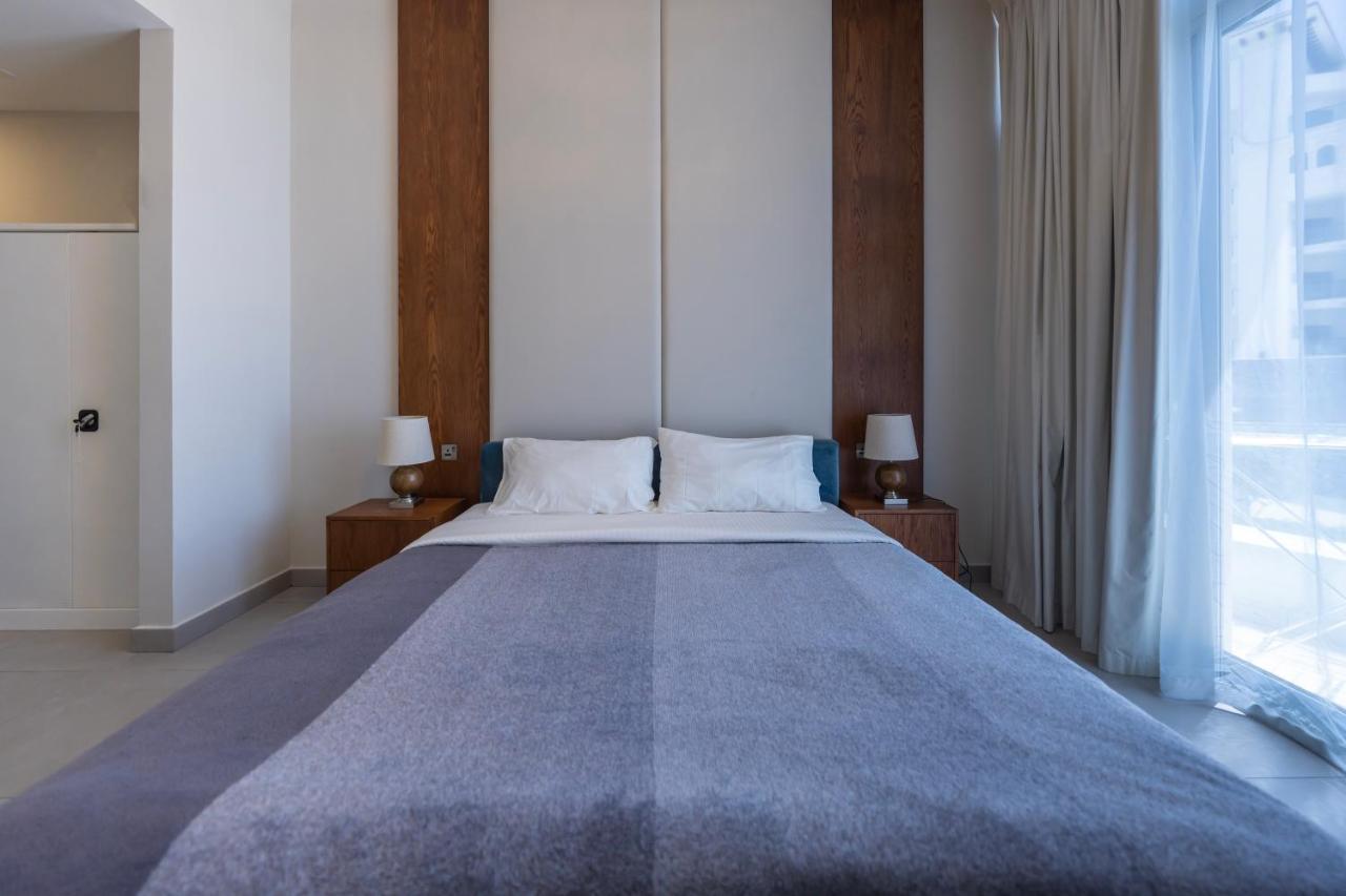 Apartment Modern Beachfront 1br - Royal Bay Azizi