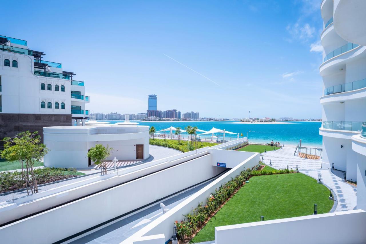 Modern Beachfront 1br - Royal Bay Azizi * Dubai